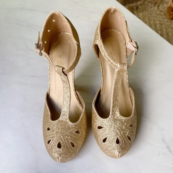 Modcloth Shoes Modcloth Gold Glitter Vintagestyle Heels Graham